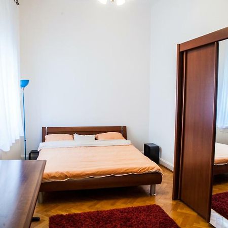 Inner City Apartment Debreţin Exterior foto