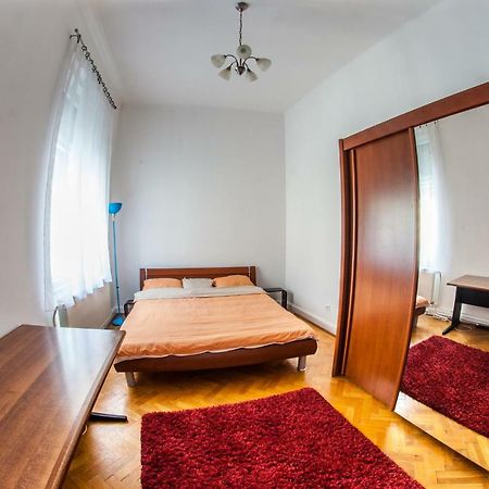 Inner City Apartment Debreţin Exterior foto