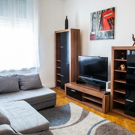 Inner City Apartment Debreţin Exterior foto