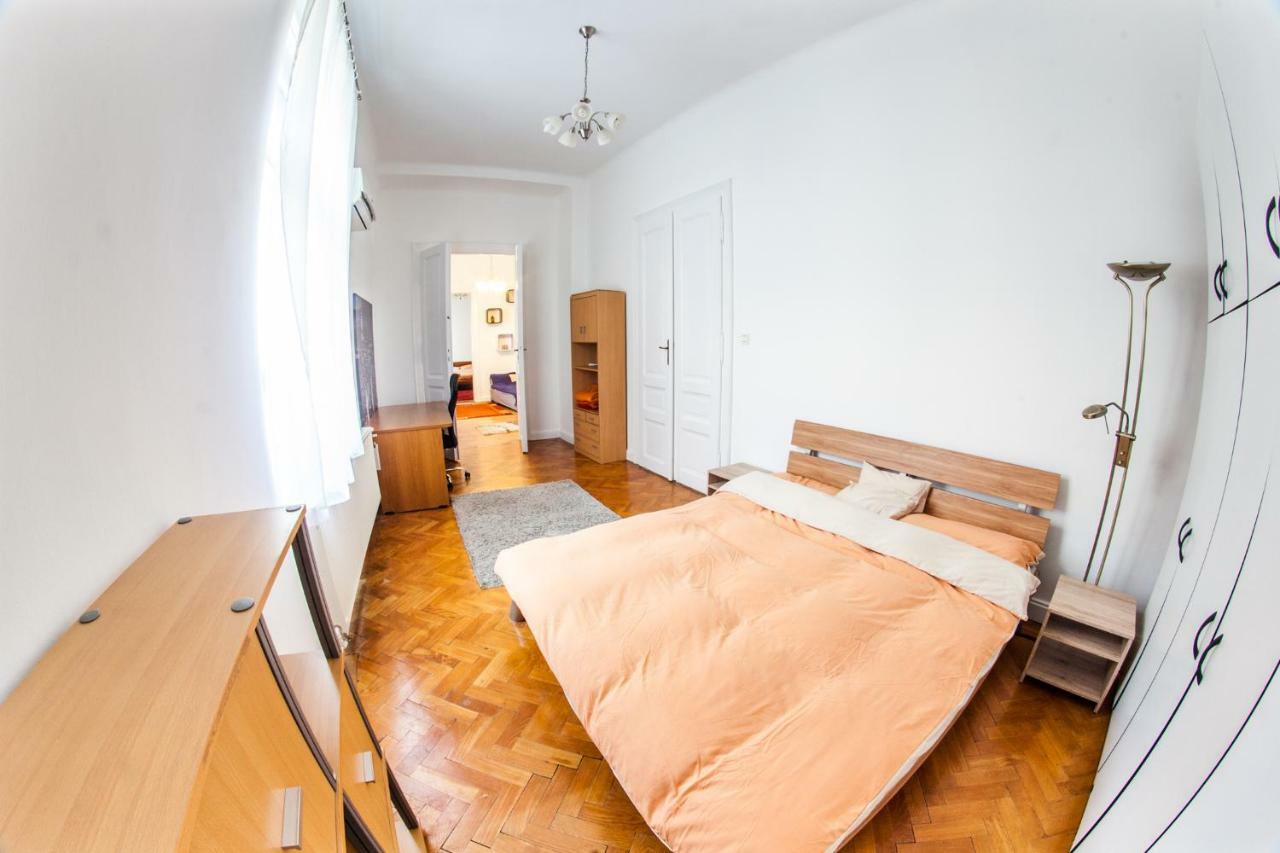 Inner City Apartment Debreţin Exterior foto