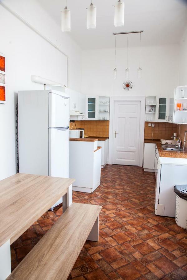 Inner City Apartment Debreţin Exterior foto