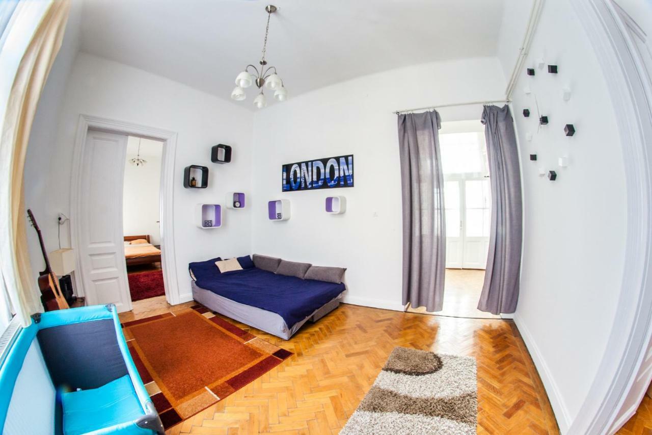 Inner City Apartment Debreţin Exterior foto