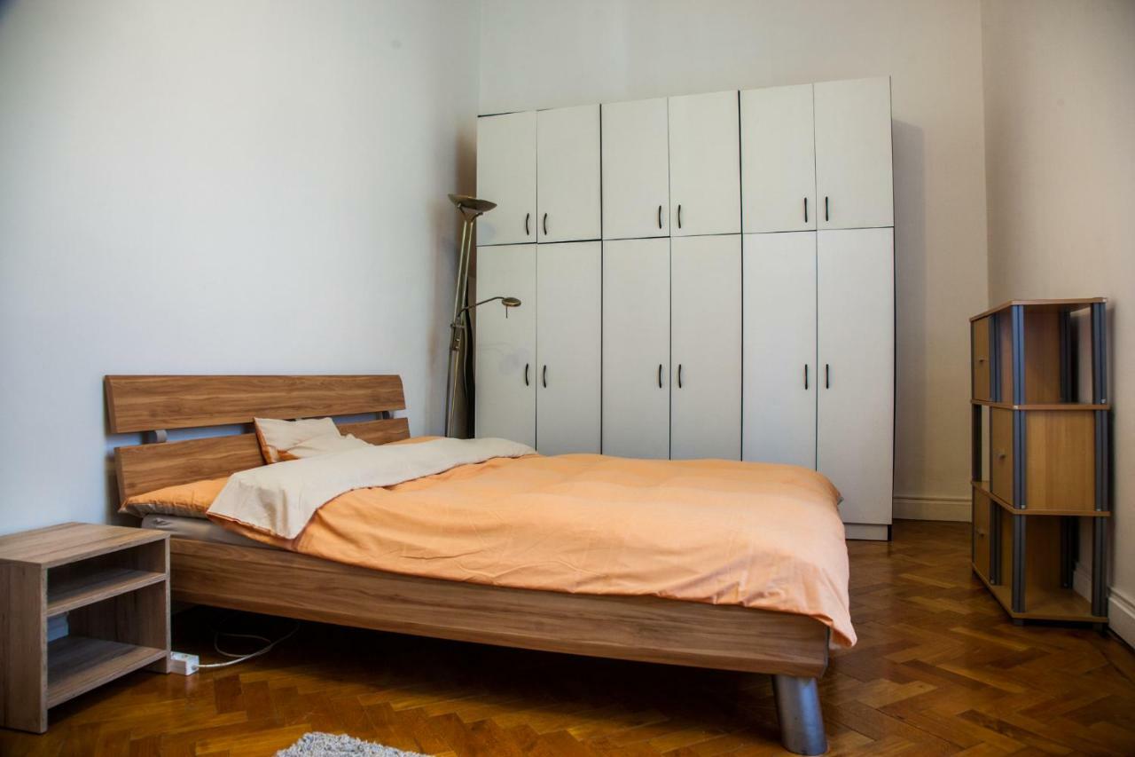 Inner City Apartment Debreţin Exterior foto